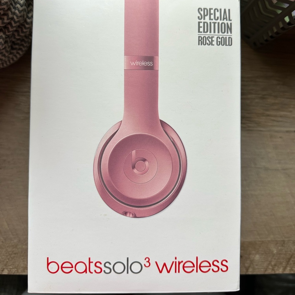 Beats Solo3 Wireless Headphones - Rose Gold